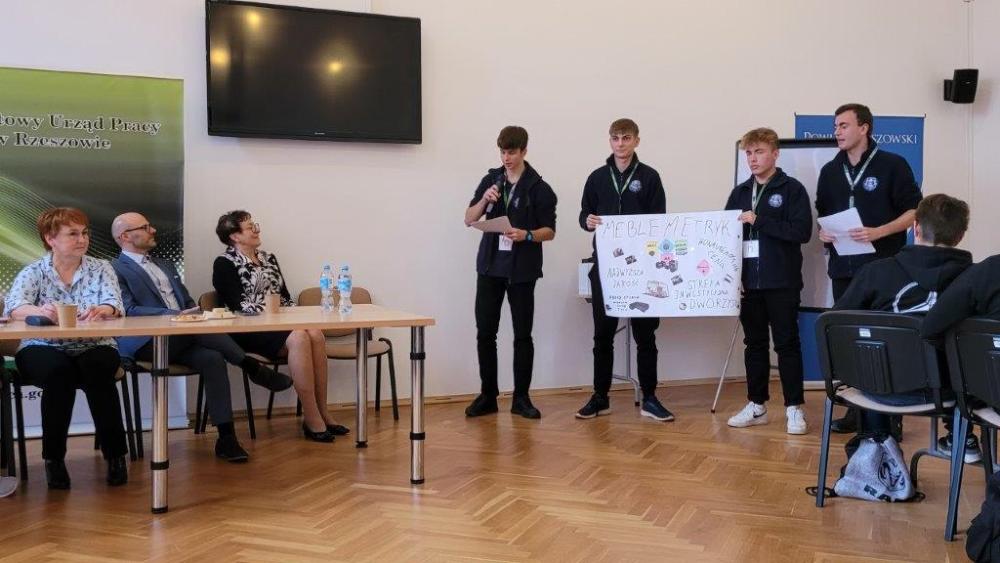Zdjęcie galerii artykułu: TYDZIEŃ PRZEDSIĘBIORCZOŚCI W POWIATOWYM URZĘDZIE PRACY W RZESZOWIE - TYDZIEŃ PRZEDSIĘBIORCZOŚCI W POWIATOWYM URZĘDZIE PRACY W RZESZOWIE 10 z 24