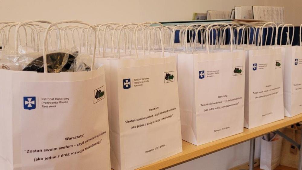 Zdjęcie galerii artykułu: TYDZIEŃ PRZEDSIĘBIORCZOŚCI W POWIATOWYM URZĘDZIE PRACY W RZESZOWIE - TYDZIEŃ PRZEDSIĘBIORCZOŚCI W POWIATOWYM URZĘDZIE PRACY W RZESZOWIE 14 z 24