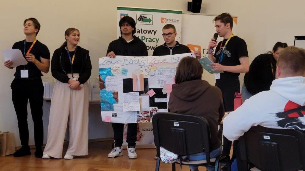 Zdjęcie galerii artykułu: TYDZIEŃ PRZEDSIĘBIORCZOŚCI W POWIATOWYM URZĘDZIE PRACY W RZESZOWIE - TYDZIEŃ PRZEDSIĘBIORCZOŚCI W POWIATOWYM URZĘDZIE PRACY W RZESZOWIE 21 z 24