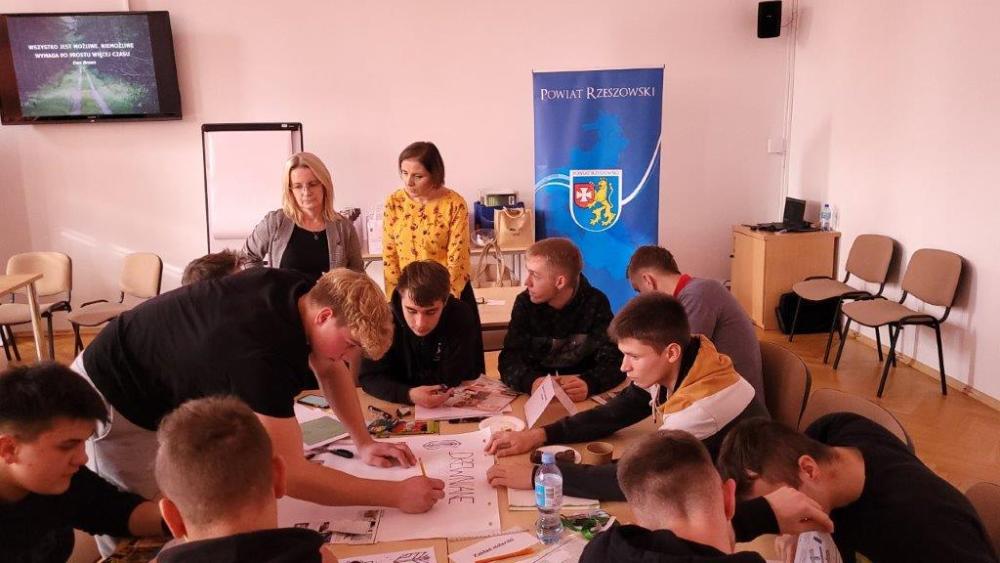 Zdjęcie galerii artykułu: TYDZIEŃ PRZEDSIĘBIORCZOŚCI W POWIATOWYM URZĘDZIE PRACY W RZESZOWIE - TYDZIEŃ PRZEDSIĘBIORCZOŚCI W POWIATOWYM URZĘDZIE PRACY W RZESZOWIE 4 z 24