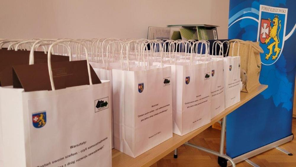 Zdjęcie galerii artykułu: TYDZIEŃ PRZEDSIĘBIORCZOŚCI W POWIATOWYM URZĘDZIE PRACY W RZESZOWIE - TYDZIEŃ PRZEDSIĘBIORCZOŚCI W POWIATOWYM URZĘDZIE PRACY W RZESZOWIE 5 z 24