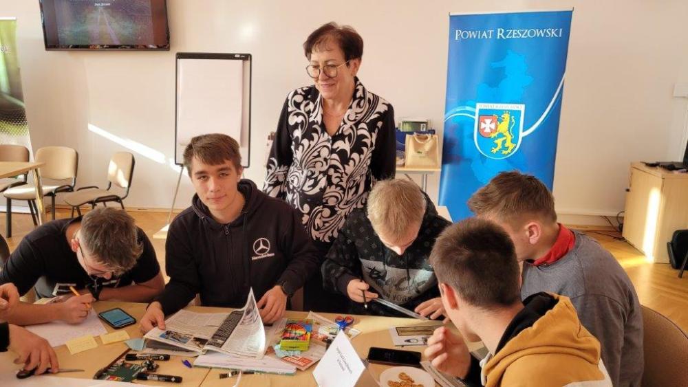 Zdjęcie galerii artykułu: TYDZIEŃ PRZEDSIĘBIORCZOŚCI W POWIATOWYM URZĘDZIE PRACY W RZESZOWIE - TYDZIEŃ PRZEDSIĘBIORCZOŚCI W POWIATOWYM URZĘDZIE PRACY W RZESZOWIE 6 z 24